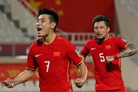 国足“生死战”2-0击败菲律宾！基本锁定小组第2 武磊获MVP图片