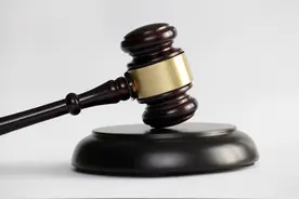 “90后”女建筑师，咬伤3名民辅警被判刑图片