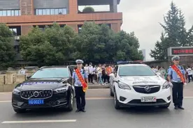 四川宜宾：交警为考生护航 警车车牌是“985”“211”视频封面