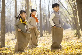生三孩的人：月开销10万起步，父母劝我别再生了图片