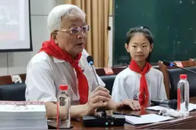 讲述电影《三毛流浪记》幕后故事——81岁三毛扮演者王龙基走进泰安师范附属学校图片
