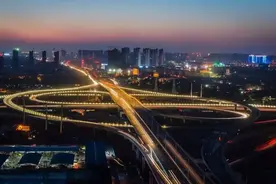 “外地狼”围猎郑州楼市，本土房企却撒手开“逃”？图片