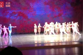 芭蕾舞剧《闪闪的红星》岛城上演！青岛大剧院红色演出季演绎“光荣与梦想”图片