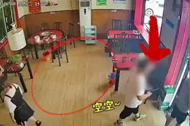 男子把娃忘饭店被老板追回，男子：我付过钱了啊图片