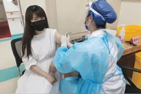 「月亮公主」孟庭苇大陆打疫苗！排队画面曝光…签名资料成亮点图片