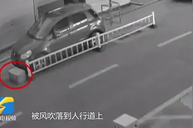 近6万元快递包裹被大风刮走 民警40公里外将物品追回图片