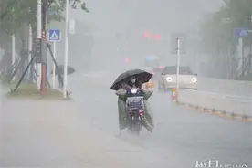 武汉部分地区遭“牛背雨”侵袭图片