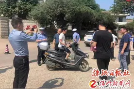 两个小时20多名驾驶员被查 醴陵国瓷街道办喊话村民：文明出行，平安回家图片