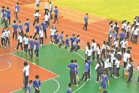 深圳外国语学校初中部先行先试调整学生作息时间 推迟上课时间让学生睡足9小时图片