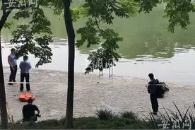 合肥雨花塘一年轻男子不幸溺亡 鞋子和手机整齐放在岸边图片