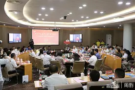 劳模走进上海二工大，为师生上一堂生动“劳模党课”图片