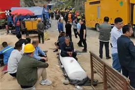 山西代县铁矿透水事故13人被困，矿洞2000多米深，此前曾因瞒报事故被罚图片