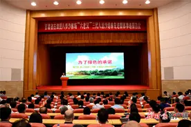 古浪县八步沙林场“六老汉”三代人治沙造林先进群体事迹报告会在天津举行图片