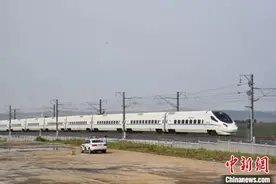动车组首次试跑中国在建最东端高寒高铁图片