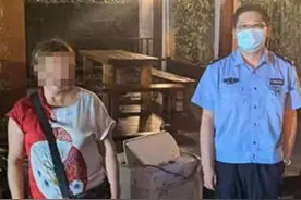 回收的旧洗衣机放在路边突然不见了，武汉民警调监控：两人抬着洗衣机飞跑图片