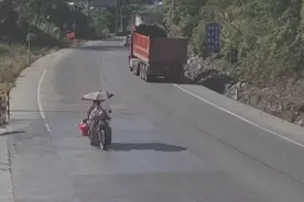 一辆摩托车竟载2名大人3名小孩，其中一名还是孕妇！图片