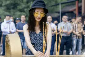 39岁姚笛疑婚后复出拍戏 身材纤瘦状态能打图片