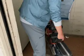 机器人识别！防止电瓶车进电梯有妙招视频封面