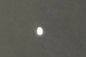 贵阳上空半夜出现圆形不明发光体 市民：难道是UFO？图片