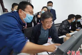 探访青海高考评卷现场：已临近尾声，专家“渴望”作文文采图片