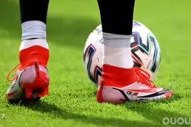 近观C罗特别版 Mercurial Superfly CR7 'Spark Positivity'图片