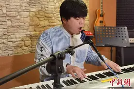 香港青年创作歌曲《百年之路》抒怀：我爱祖国，也拥护国家的执政党图片