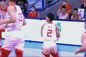 中国男篮大胜中国台北49分：杜锋“口吐芬芳”，沈梓捷受伤图片