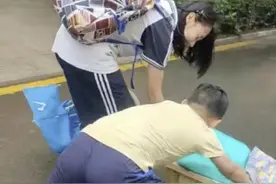超暖！姐姐放假回家搬不动行李 弟弟：我来图片