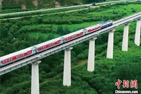 国内首列高端旅游列车“呼伦贝尔号”向民众发出“邀约”图片