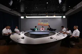 杨虹率队做客《金色热线》直播节目图片