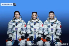 首次飞行的航天员为何靠窗坐？舱门为何需手动？权威回应来了图片