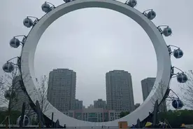 新晋网红打卡点，江南摩尔新摩天轮开始调试图片
