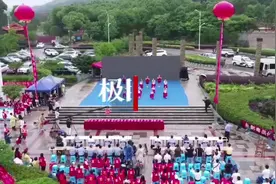 光谷小学生跳禁毒拍手舞，宣传节目上网直播图片