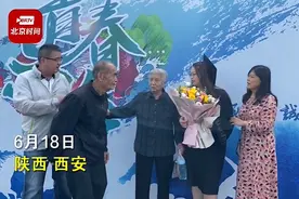 86岁爷爷和82岁奶奶参加孙女毕业典礼，网友：好幸福图片