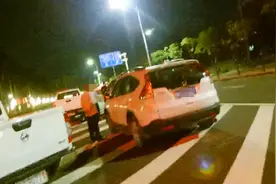 男子深夜过珠海板樟山见有司机被抓，对警察说：谢谢你们把我抓了图片