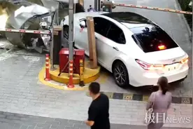 深圳一女司机误踩油门，撞毁小区岗亭致保安骨折图片