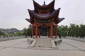 忠骨埋他乡 精神存世间——记兰州空战纪念亭图片