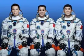 港媒详解中国航天员“天宫”生活 航天员携带的箱子里装了什么？图片