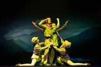杂技+戏剧+蒙太奇，重庆经典反特IP《一双绣花鞋》有了全新演绎视频封面
