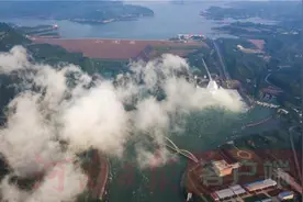 黄河小浪底调水调沙：再现“黄河之水天上来”奇观图片