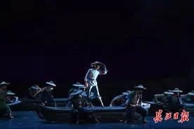“熟悉又陌生，新鲜又感动”，舞剧《洪湖水浪打浪》首演图片