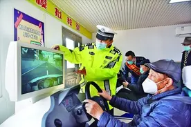 老年代步车“刹”得住车吗图片