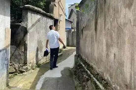 女儿欠下120万债务，66岁父亲用养老金替她还债！一句话让人泪目图片