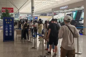 6月21起，郑州站对赴京旅客实行“二次安检”图片