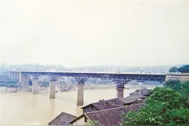 寻访红色印记｜重庆用了近8年时间 建成中心城区首座跨江大桥图片