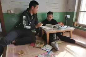青岛好人丨一个都不能少！学生长年卧病在床，4位老师组最强“补课天团”登门送教图片