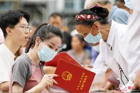 广西融安：3289户搬迁群众喜获《不动产权证书》图片