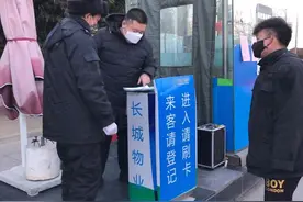 党旗在基层一线高高飘扬 | 热心为民送服务，社区党员工作忙图片
