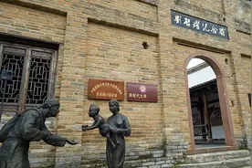 “腰缠万贯的讨米人”刘启耀：背着金条乞讨图片