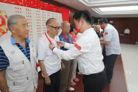 海淀清河633名老党员喜获“光荣在党50年”纪念章图片